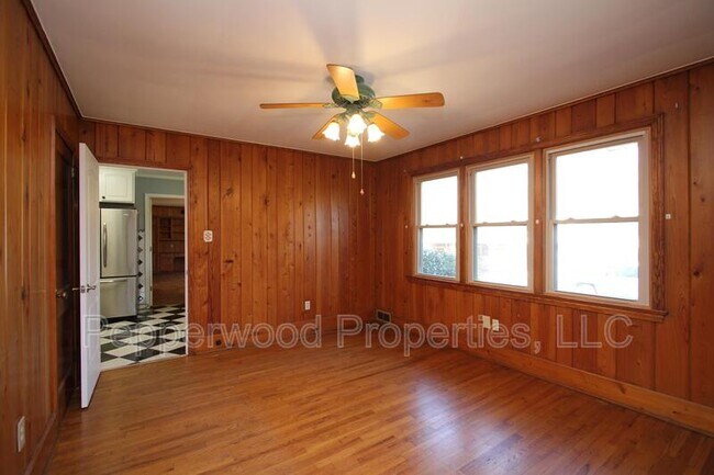 Building Photo - 327 N Park Dr