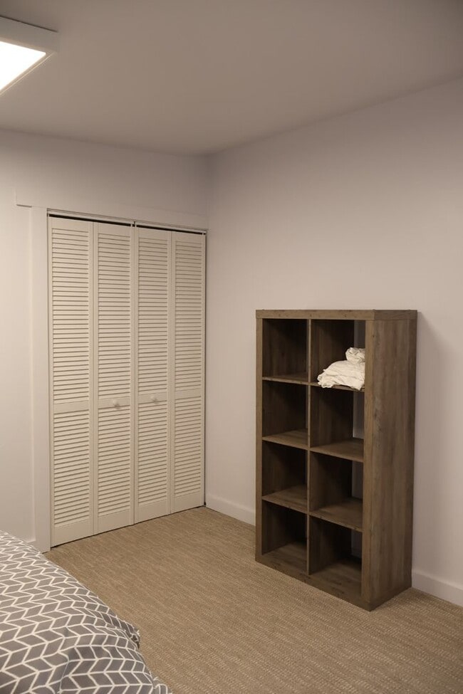 Building Photo - Pet Friendly 1 Bedroom in Downtown Bozeman