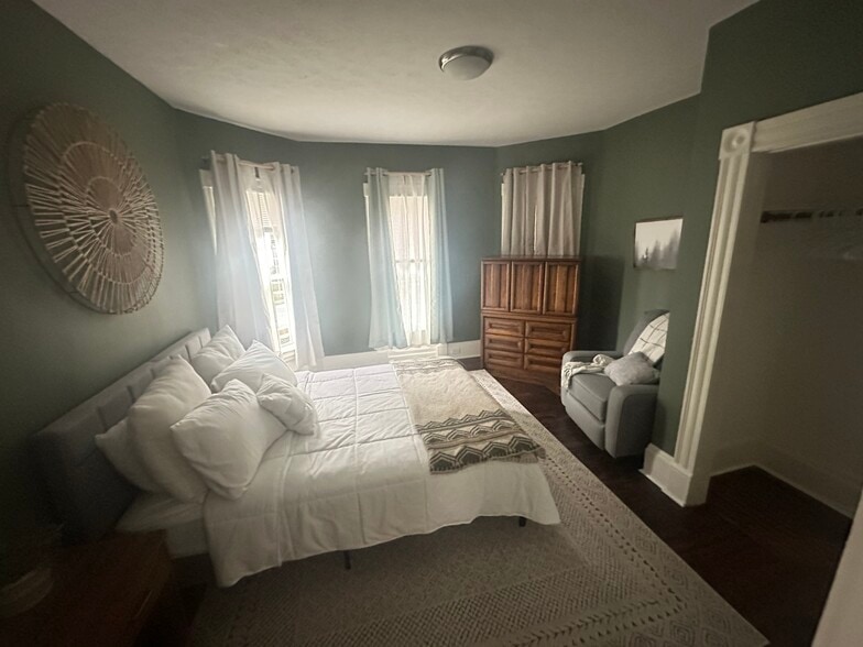 Building Photo - 47 W Gibson St