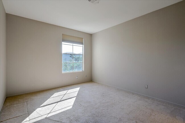 Building Photo - 10820 Sabre Hill Dr