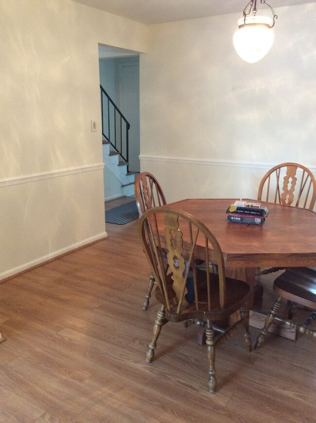 Building Photo - Spacious Townhouse Recently Updated