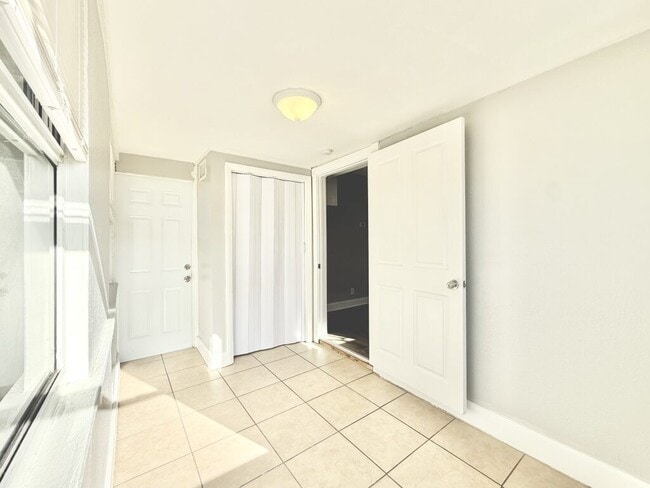 Building Photo - 1914 31st St S