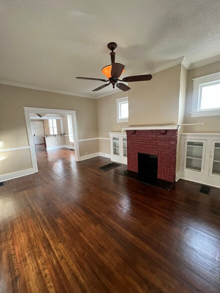 Building Photo - 1994 Manila Ave