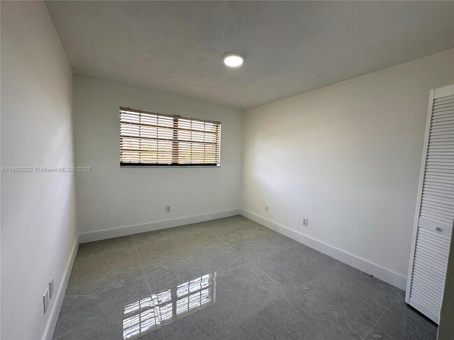 Building Photo - 3952 SW 136th Ave