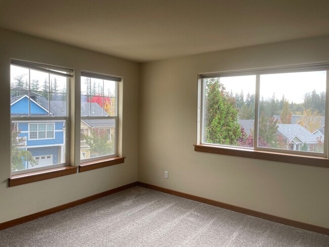 Building Photo - Lovely Corner Lot with Open Floor Plan, High Ceilings, Gourmet Kitchen.