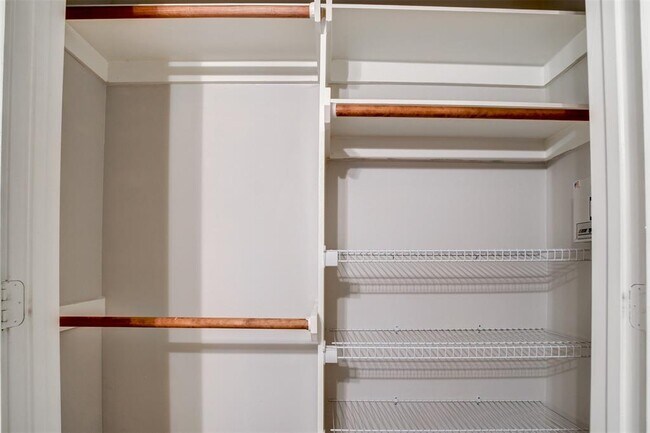 Building Photo - 12130 Piney Bend Dr