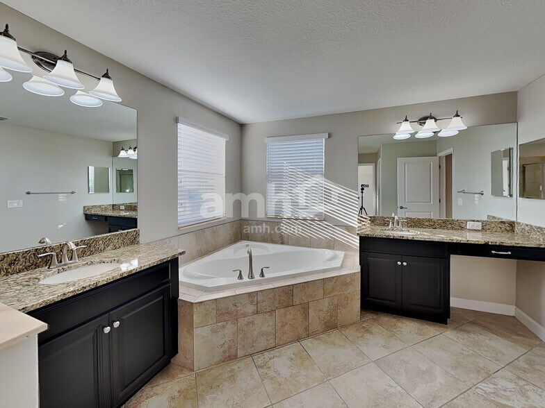 Building Photo - 11713 Winterset Cove Dr