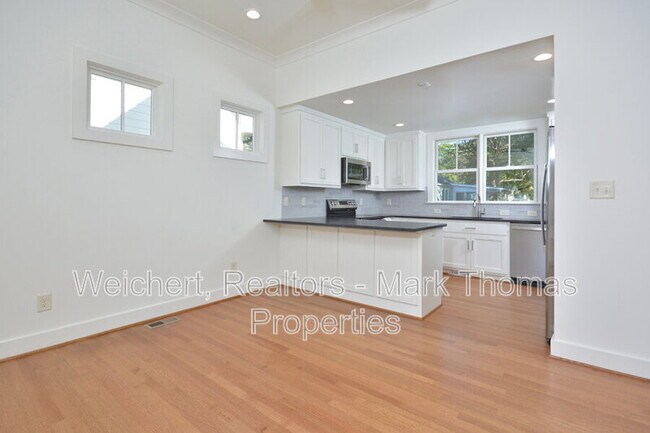 Building Photo - 2314 Stroller Ave