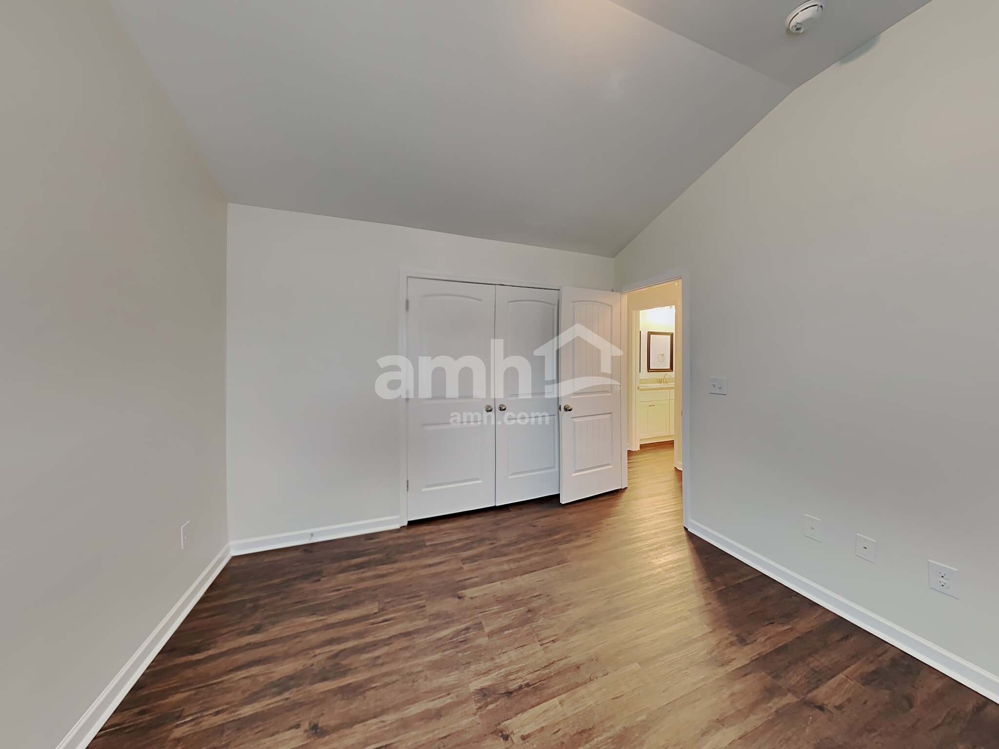 Building Photo - 1157 Paramount Dr
