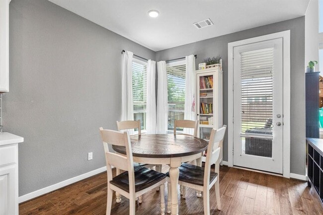 Building Photo - 2603 Country Ln