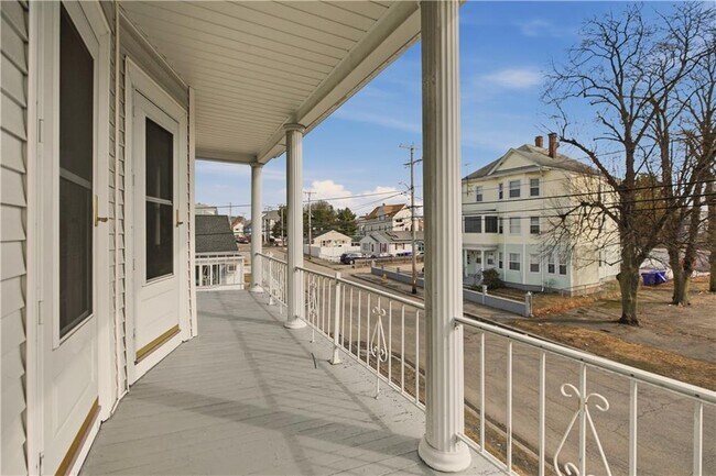 Building Photo - 984 York Ave