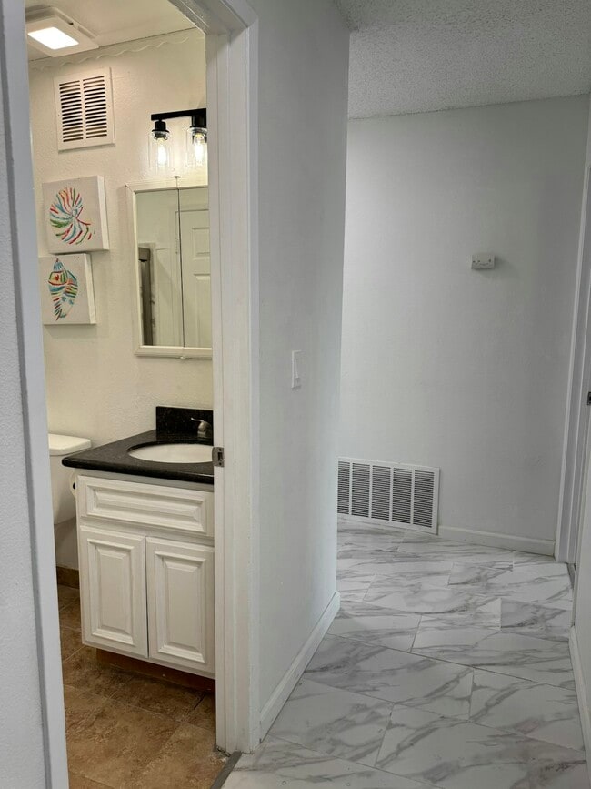 Building Photo - 22 Merrimac Pl