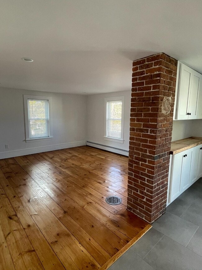 Building Photo - 13 Middle St