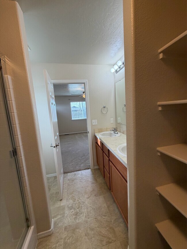 Building Photo - 108 NE Malad Ct