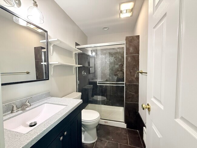 Building Photo - 229 Juniper Ln