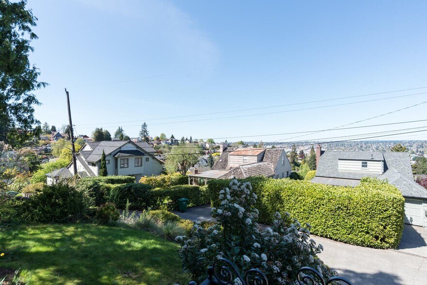 Building Photo - 721 W Florentia Pl
