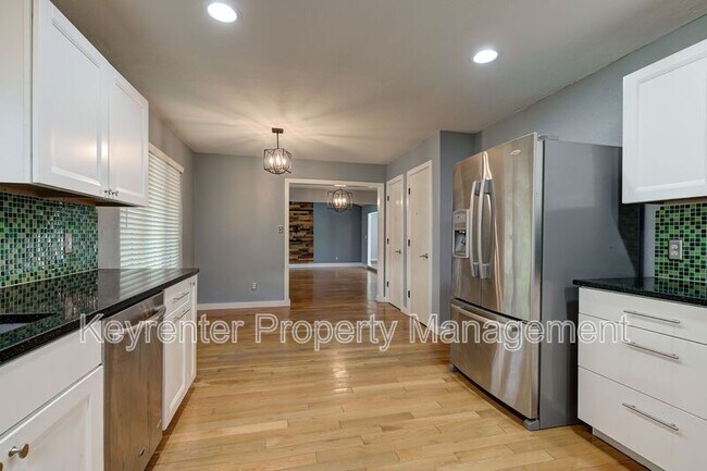 Building Photo - 3619 Chatham Ct