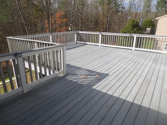 Building Photo - 823 Jennifer Ln