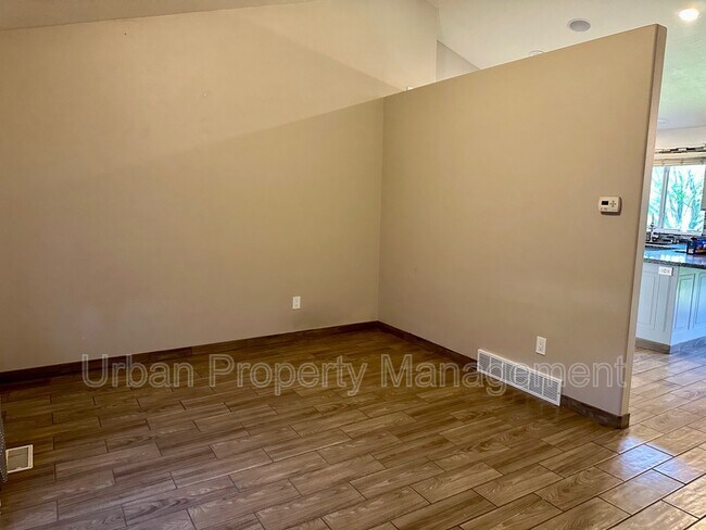 Building Photo - 528 W 810 S