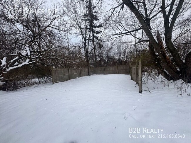 Building Photo - 9326 Fuller Ave