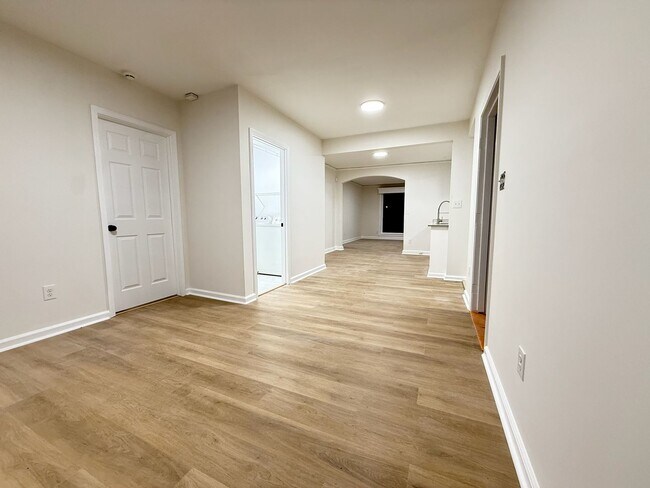 Building Photo - Fully Remodeled 3BR/2BA Home!