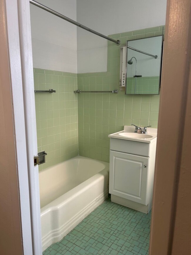 Building Photo - 5619 6th Ave