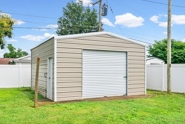 Building Photo - 3424 Leland Cir