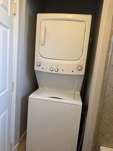 Building Photo - 1025 E Highland Ave