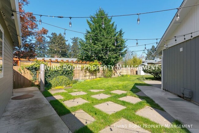 Building Photo - 2012 SE 138th Ct