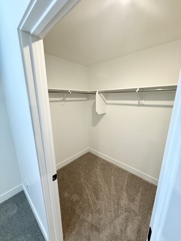 Building Photo - 564 1860 N