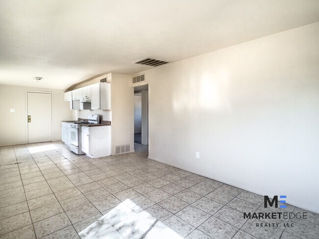 Building Photo - 3 Bed/ 1 Bath at 67th /Indian School! Appl...