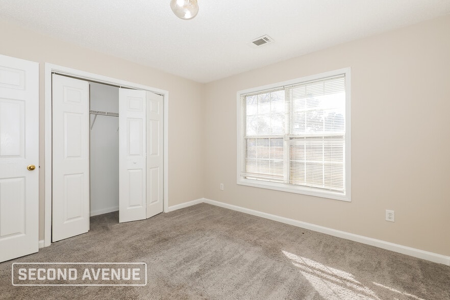 Building Photo - 1008 Maria Dr