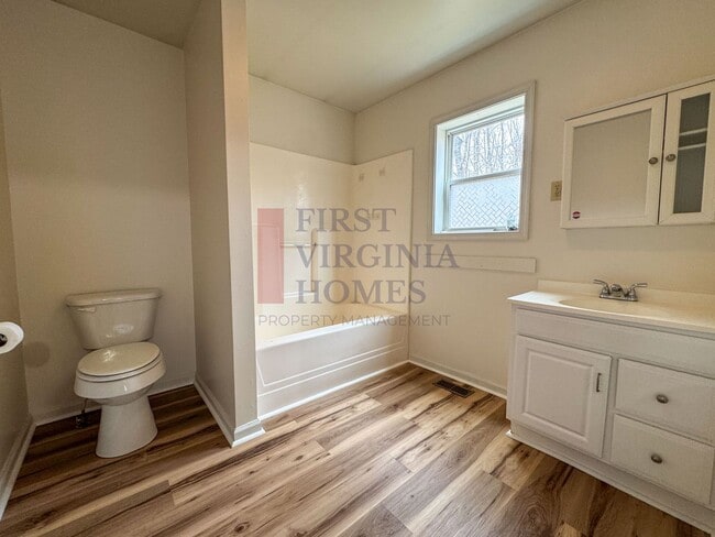 Building Photo - 3Bedroom/2Bath Home with High-Speed Firefly Internet