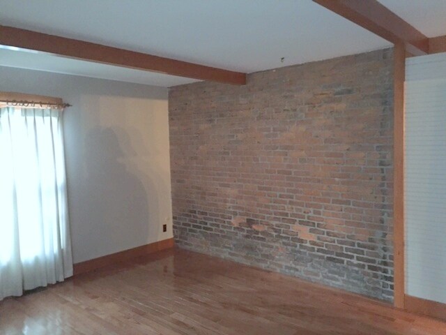 Building Photo - 117 E Sycamore St