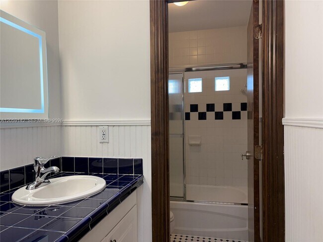 Building Photo - 6610 SW 104th Ct