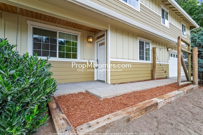 Building Photo - Vibrant Four-Bedroom Country Retreat with ...