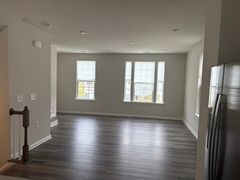 Building Photo - 6621 Pathfinder Way