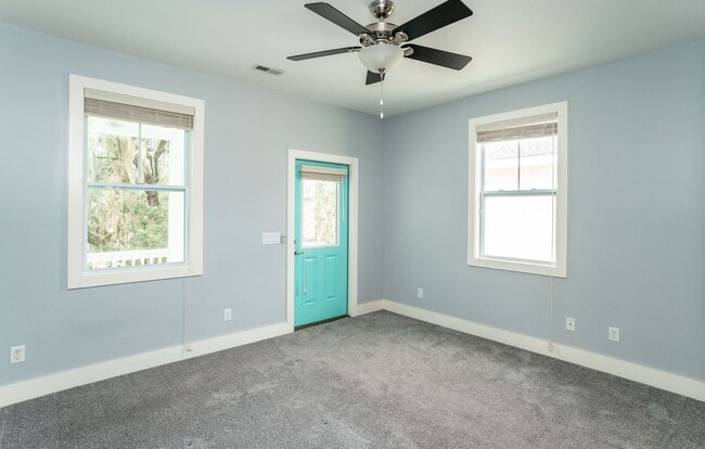 Building Photo - Home on Ladies Island