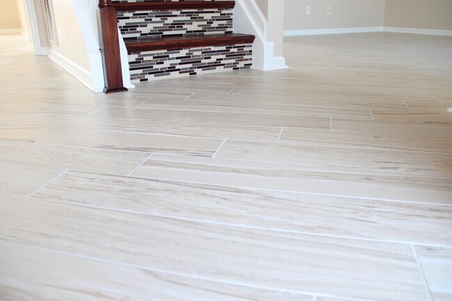 Building Photo - 107 Enchanted Way