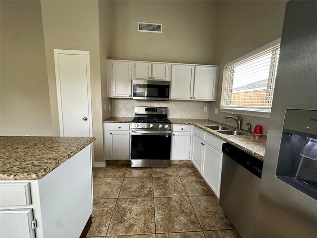 Building Photo - 1111 E Brompton Dr