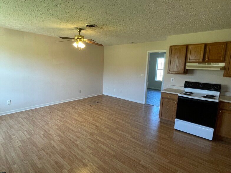 Building Photo - 2264 Sulphur Rd