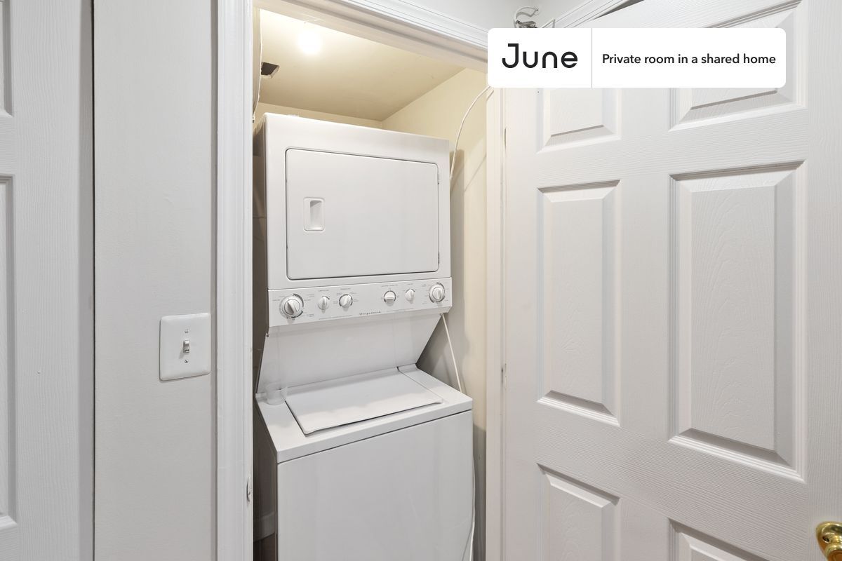 Building Photo - Room in Shared 3 bed/2.5 bath home