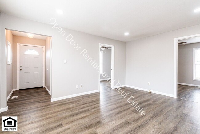 Building Photo - Available now!! ***MOVE IN RENT SPECIAL $550 OFF FIRST MONTH'S RENT!!***
