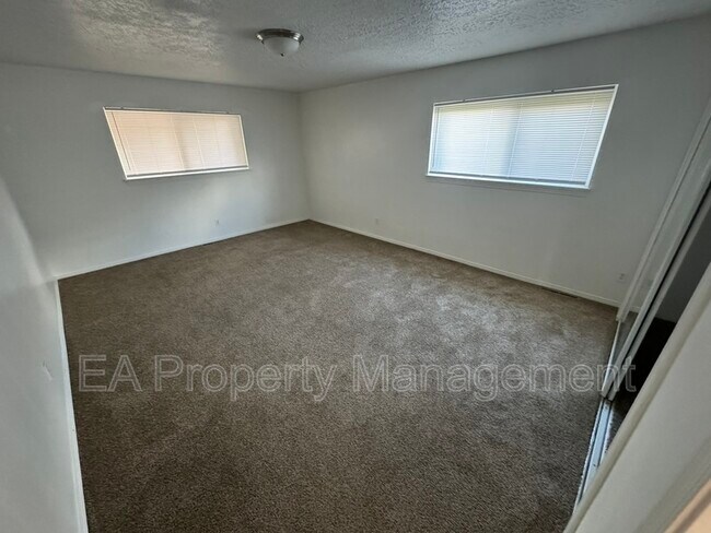 Building Photo - 10321 Santa Paula Ave NE
