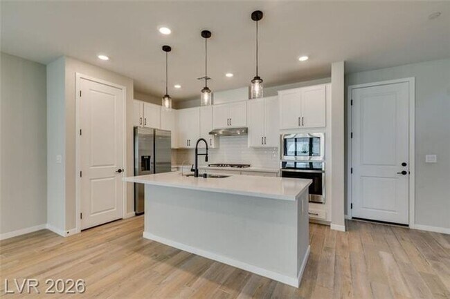 Building Photo - BEAUTIFUL 4 BEDROOM PROPERTY IN GATED COMMUNITY!