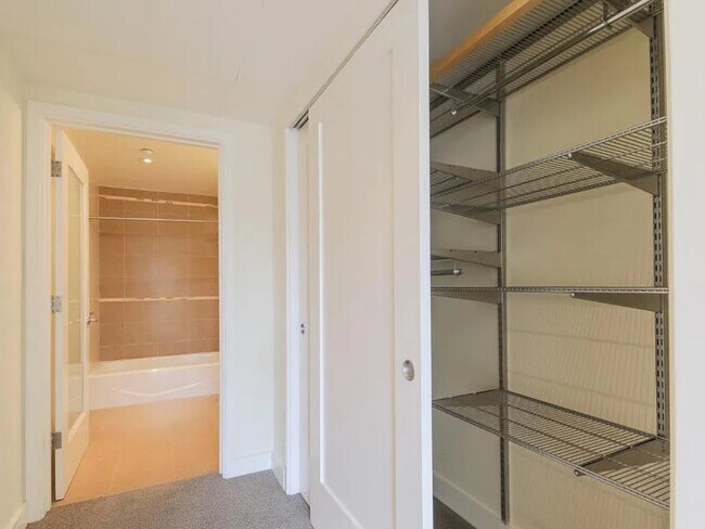 Building Photo - 1725 Washington St