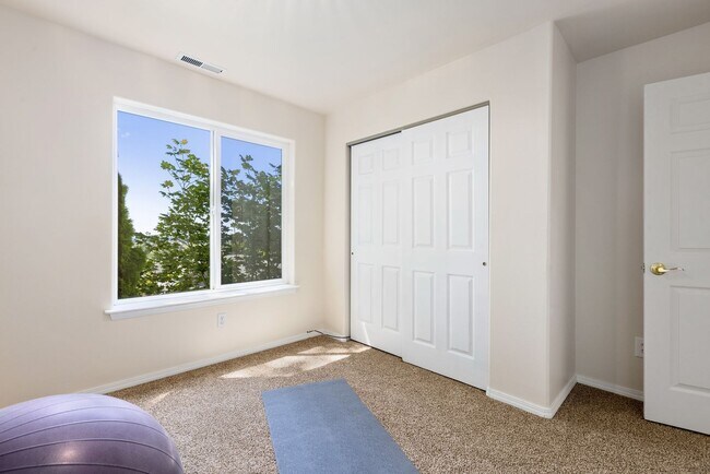 Building Photo - 3 Bd., 2.5 B., home near Barkley Village s...