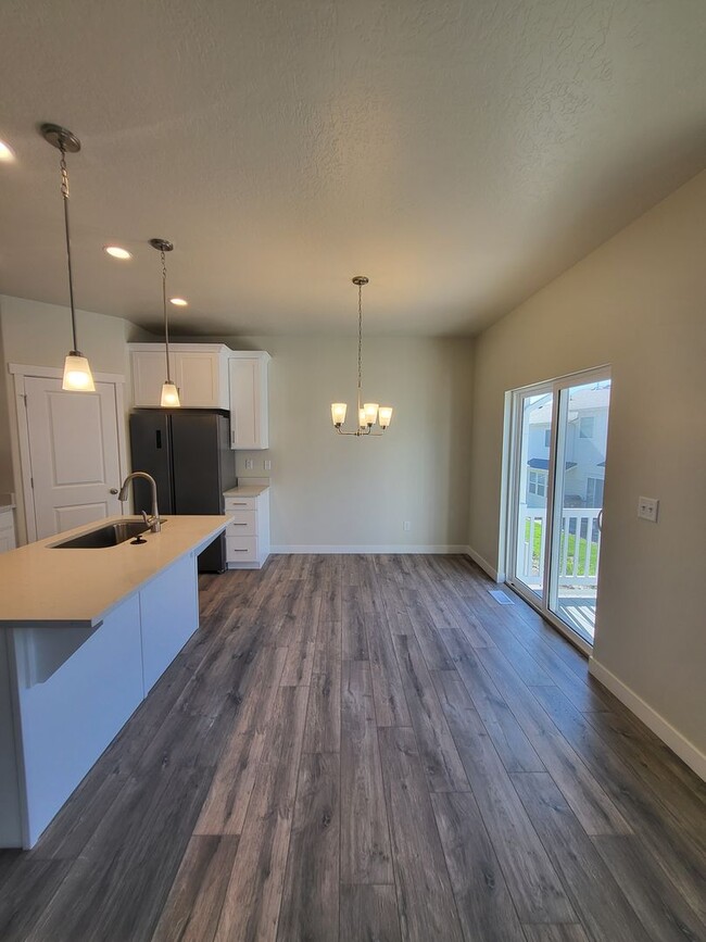 Building Photo - Brand New Townhomes Available