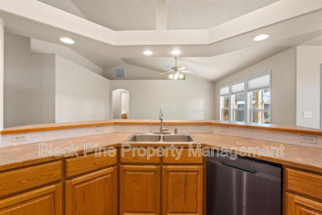 Building Photo - 4017 E Winterberry Dr
