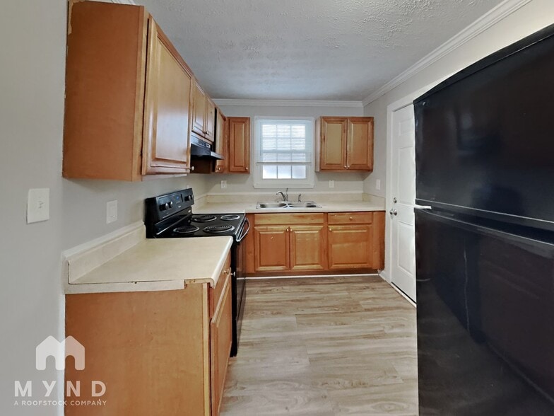 Building Photo - 1825 Oakmont Dr NW